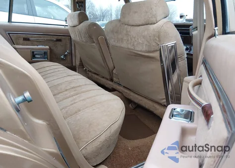 1977 Oldsmobile Delta 88 z USA, uszkodzony, nr VIN 3N69L7X228938